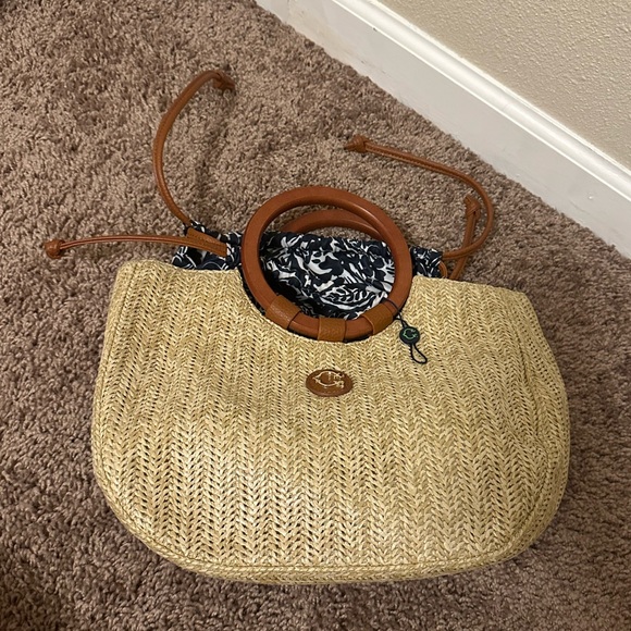 Woven Handbag - Picture 2 of 3